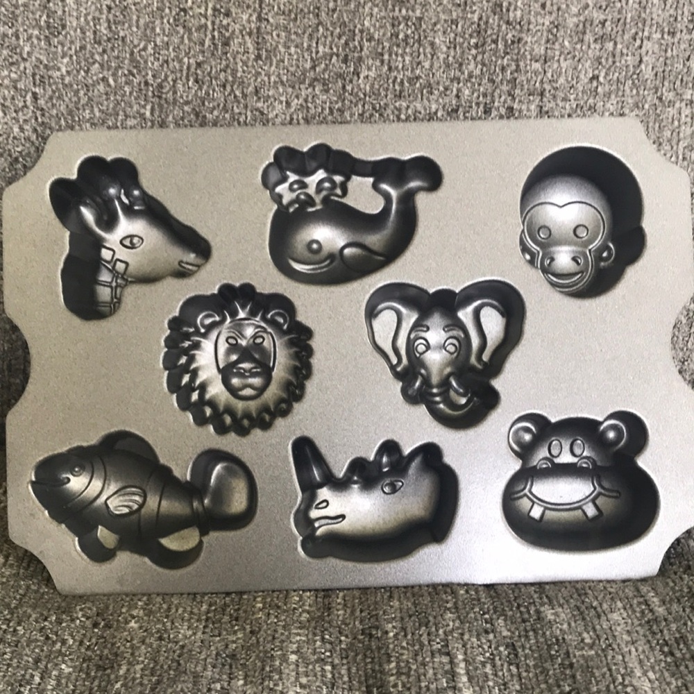 Nordic Ware Zoo Friends 3 cup animal cakelette bundt be muffin pan